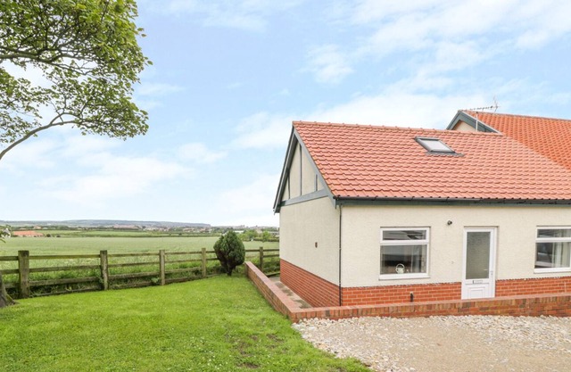 SUMMERFIELD ANNEXE, family friendly, with a garden in Whitby
