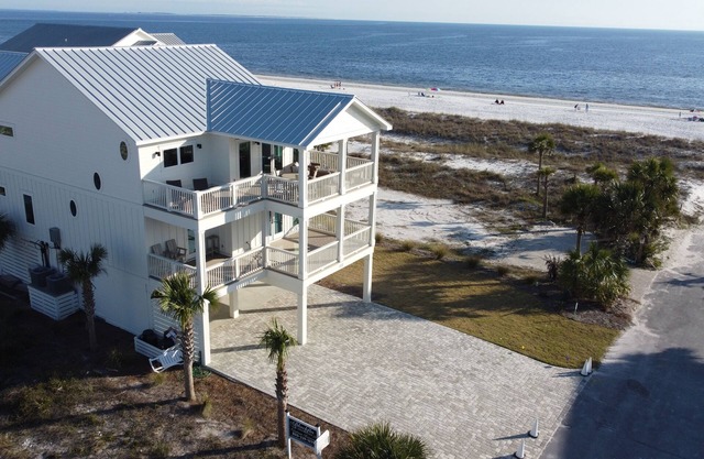 Summer’s Almost Gone! Book Lovely Day Now–Private Pool & Steps to the Beach!