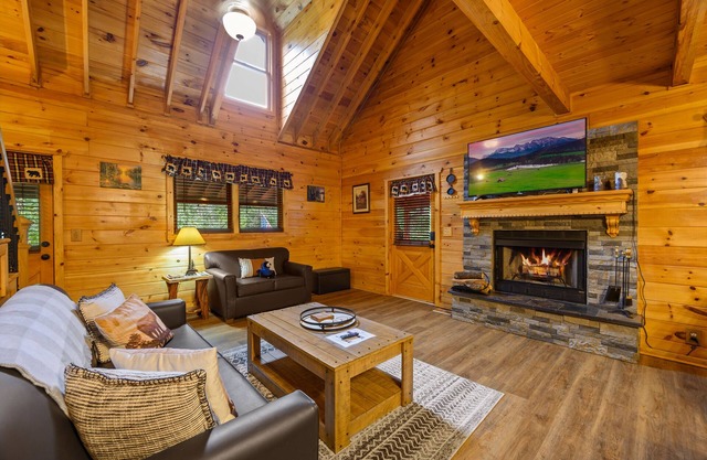 SummerTime is Here! Secluded Log Cabin-NEW Hot Tub-Wrap Around Porch
