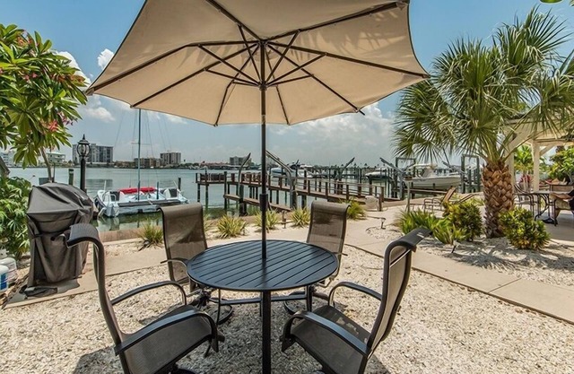 Sun Harbor Unit 1 - A Weekly Beach Rental 3 Bedroom Townhouse by Redawning