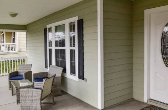 Sun Haven Roomy 4bd 2ba Home!