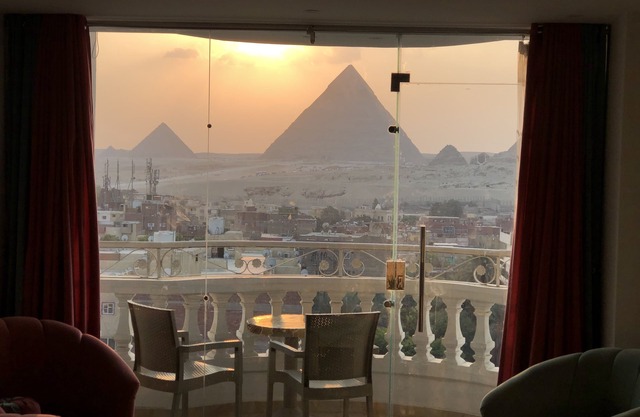 Sun Pyramids View Inn