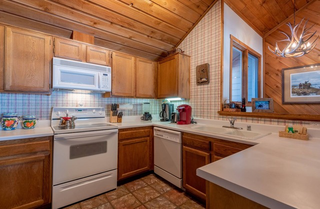 Sunburst Condo 2749 - Comfortable Elkhorn Space Off of Golf Course w/Mt View