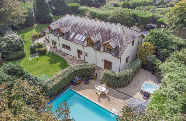 Sundance - Seven Bedroom House, Sleeps 14