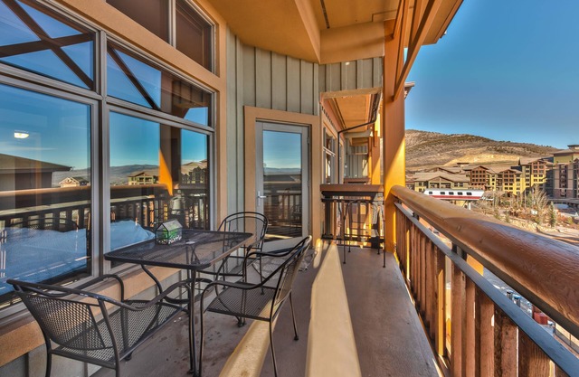 Sundial Lodge