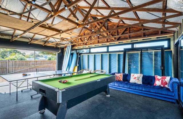 Sunlit Deck: Game Room, Bar Window & Beach - 3min