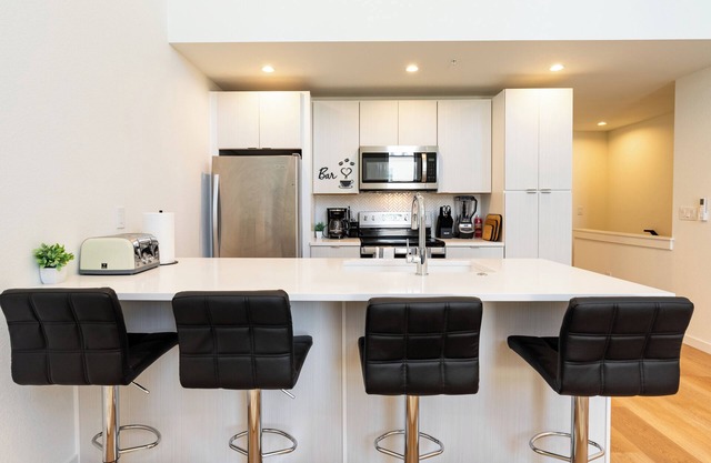 Sunlit Oasis: Modern home in RiNo, Denver