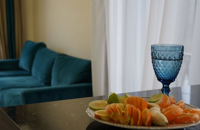 Sunny 1BR/Balcony/Pool access/Mountain views