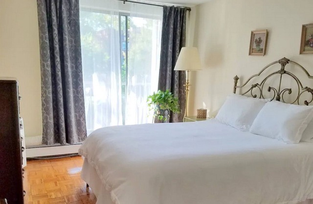 Sunny 2 Bedroom with terrace near Bayside Train Station 21 mins from Manhattan