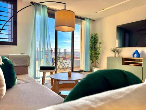 Sunny 3 bedrooms Apartment - balcony and workspace