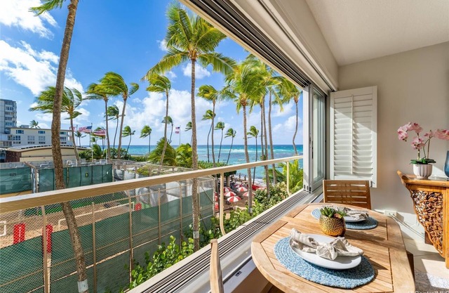 Sunny Beach Condo Oahu