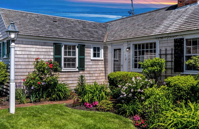 😎 Sunny Beachfront Condo + Parking! 🏳️‍🌈 Provincetown West End 🌊