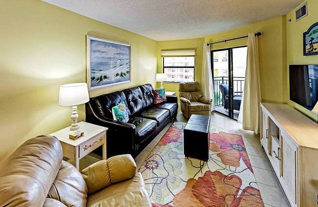 Sunny Condo on Saint Pete Beach w/ Gulf-View Balcony, Pool & Spa