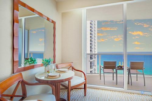 Sunny Isles Bliss: Beachfront Retreat for 4