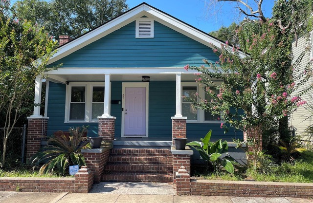 Sunny Ivy Bungalow next to it all!