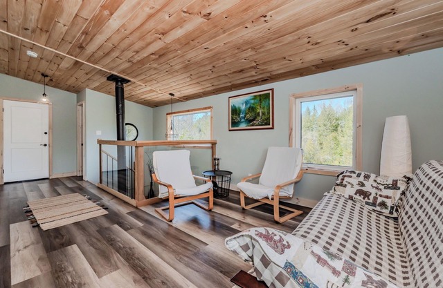 Sunny Meadow Retreat by Lake Huron