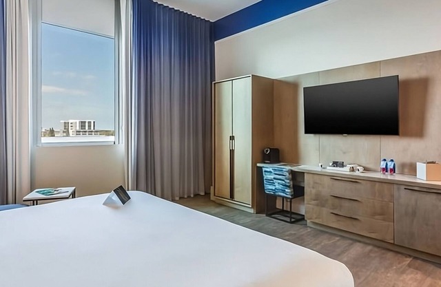 Sunny Miami Retreat! Pet-friendly Property, Rooftop Swimming Pool!