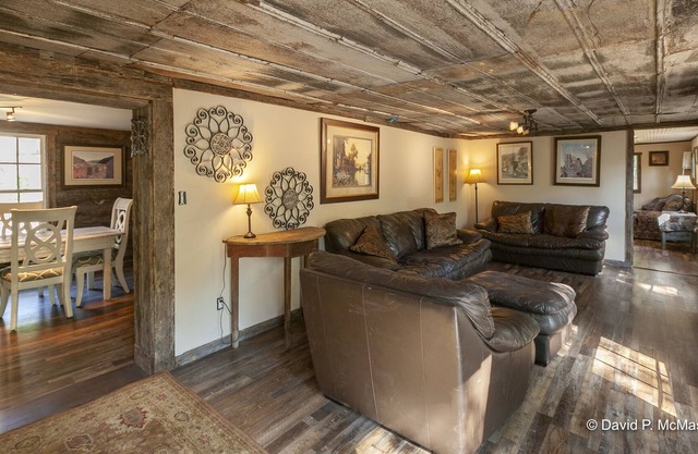 Sunny Oaks lodge 4BR 2BA private entire lodge