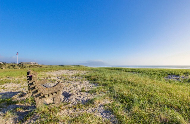 Sunny Oceanfront Condo w/Great Views & Amazing Beach Access