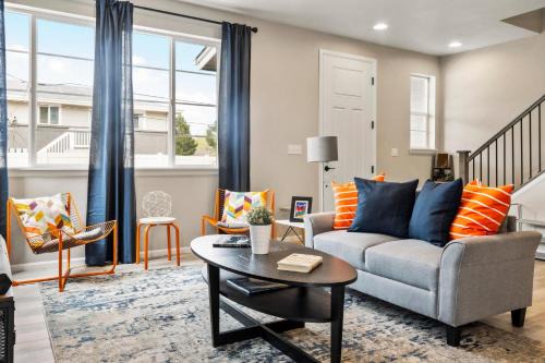 Sunny & Quaint Hidden Gem w Office - Dog Friendly