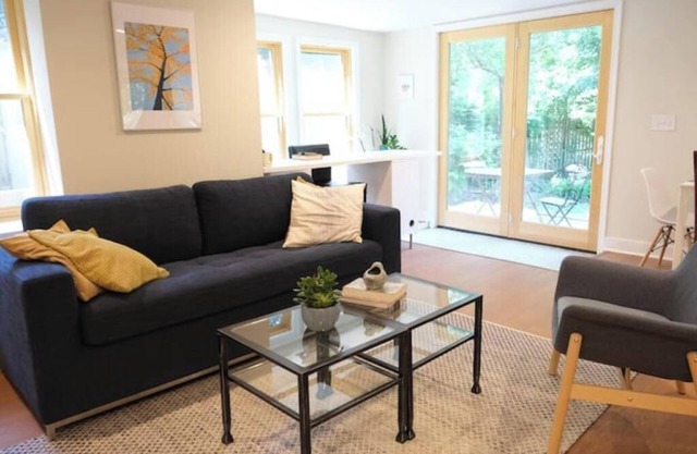 Sunny Takoma Apt., Walk to Metro, Free Parking