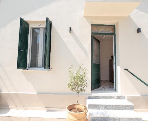 Sunny yard apartments