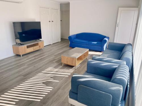 Sunrise Apt 2 - 3BR Family Stay Balcony -Pool View