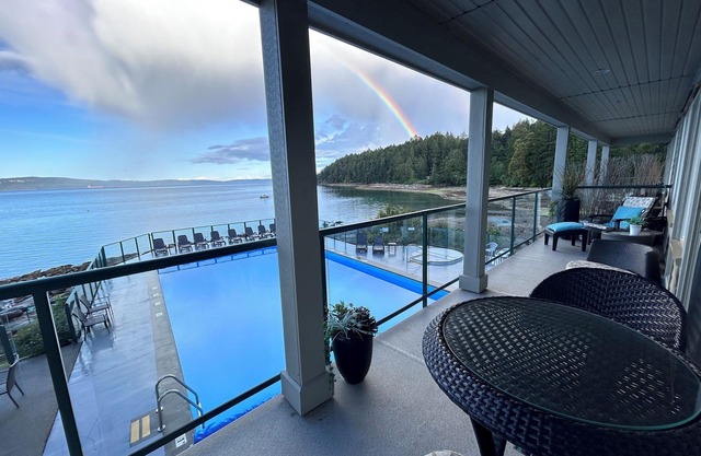 Sunrise Cove Apt at Inn of The Sea | Seaview, pool, hot tub & more
