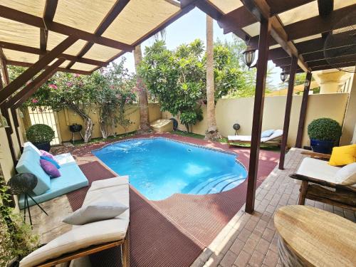 SUNRISE HOMES - A Private Pool Villa sleeps 5 in Springs