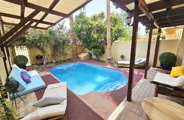 Sunrise Homes - Spring Villa with Private Pool for 5 Guests