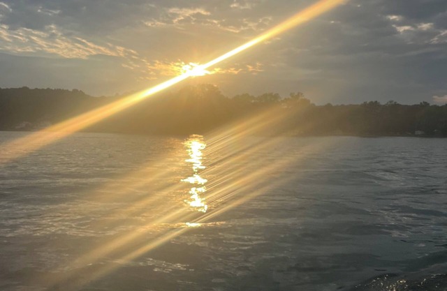Sunrise on Conesus Lake: Pet Friendly nAmazing views and blend of woods & water