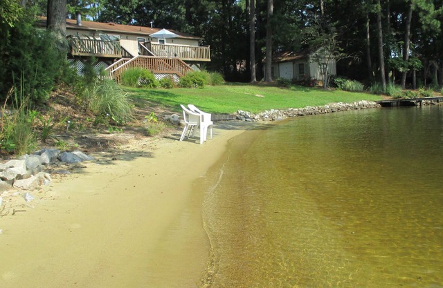 "Sunrise on the Lake" Small Private Beach on Pea Hill Creek