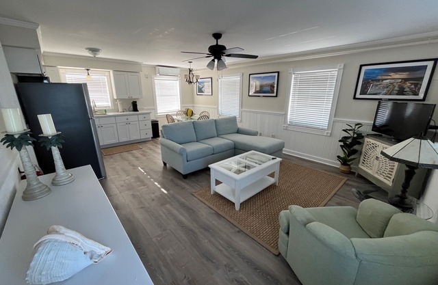Sunset - 1 Bedroom/1 Bath Villa Sleeps 2 located at Safe Harbor Marathon Marina