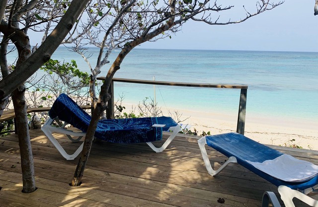 Sunset apartment at Casuarina Bay, beachfront with western sunset views