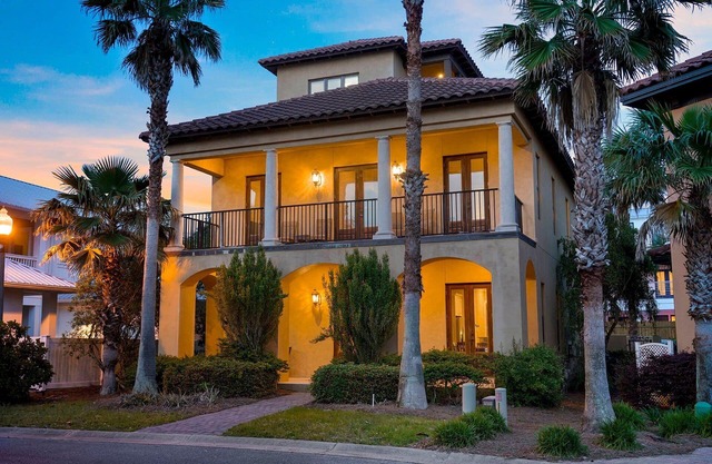 Sunset At Miramar - Beach Getaway Home Near the Water with Shared Pool