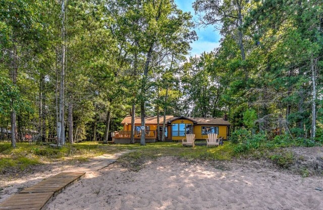 Sunset Bay: Birch Island Lake w/dock, sandy beach