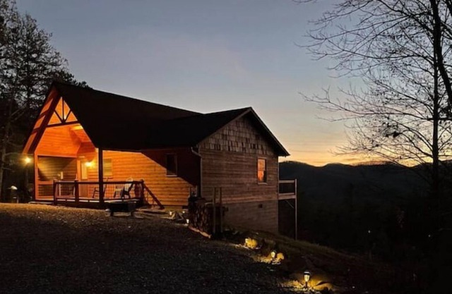 Sunset Gypsy 2br/2ba, secluded, long range views.