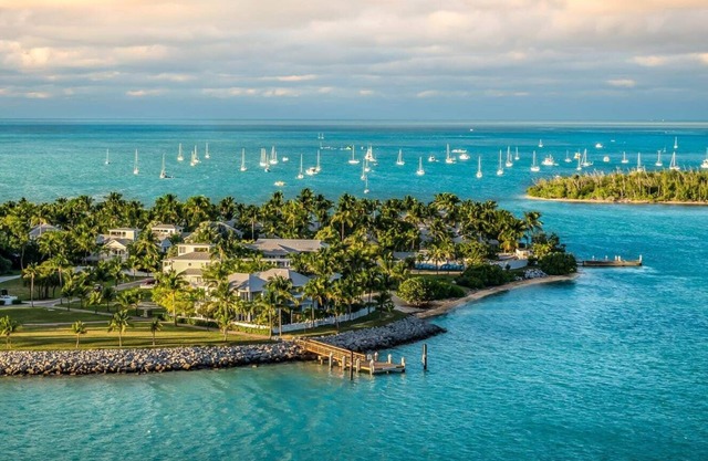 Sunset Haven: Beach Isle House FL Keys MIA Marina