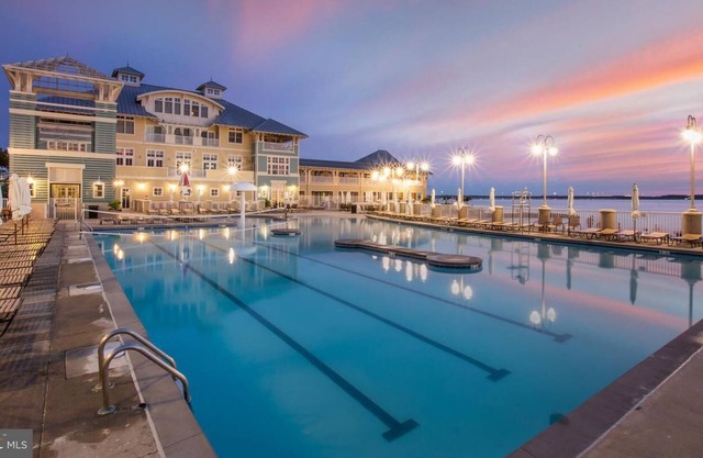 ⭐️SUNSET ISLAND Luxury Large Home IN/Outdoor Pools Private Beach Parking Linens⭐️