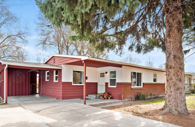 Sunset Neighborhood Gem! NEWLY Remodeled! Walk to Parks! Get Cozy by the Wood Burning Fireplace!