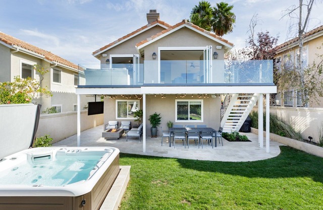 Sunset ocean views in Monarch Beach, CA.