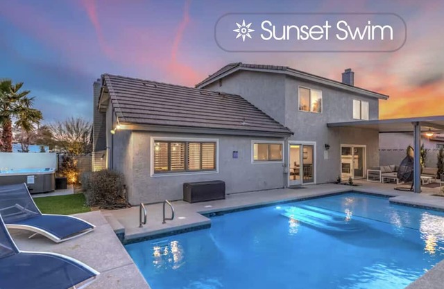 𖤓 Sunset Swim: Luxury Vegas Villa, Pool, Hot Tub