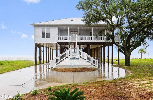 Sunset View Beach House in Ocean Springs - Beachfront property