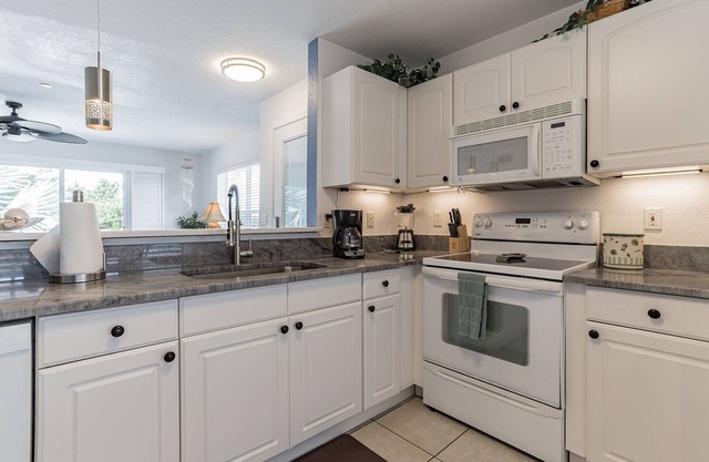 Sunset Views + Steps From The Beach 2 Bedroom Duplex by RedAwning