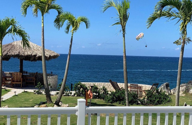 'Sunset Vista' - Negril Seafront Townhouse - W/Solar Power