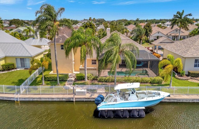 Sunset Waterfront Paradise. Heated Saltwater Pool, Boat Dock. Beach Gear, BBQ.