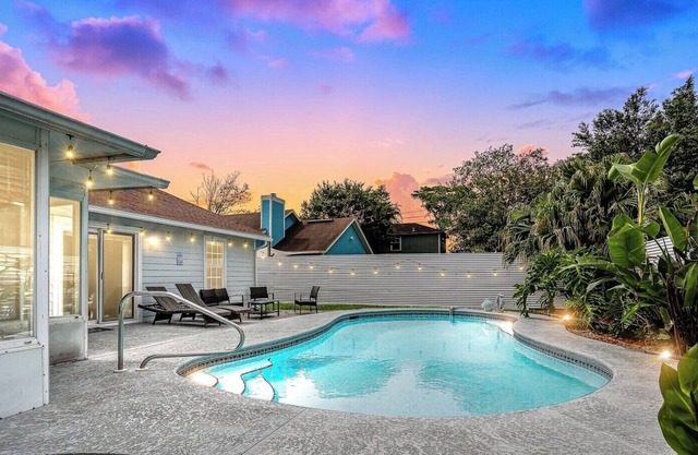 Sunshine Breeze Villa with POOL
