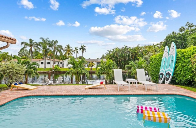 Sunshine Retreat ~ Waterfront~Pool~Paddle Boards