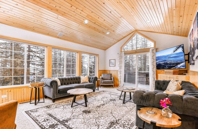 Sunspot Lodge on Schweitzer Mountain