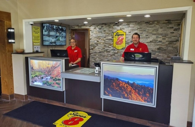 Super 8 by Wyndham Asheville/Biltmore